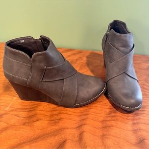 Maurice’s wedge heel/bootie